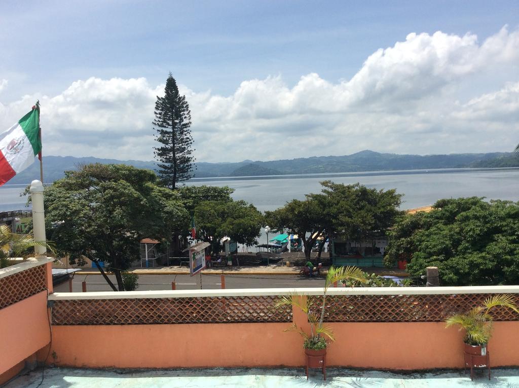 Hotel Juros Catemaco Kültér fotó